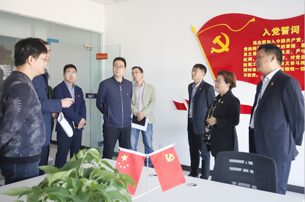 鄭州二七區(qū)委組織部常務(wù)副部長(zhǎng)王波一行 蒞臨我公司考察指導(dǎo)黨建工作 鄭州二七區(qū)委組織部常務(wù)副部長(zhǎng)王波一行 蒞臨我公司考察指導(dǎo)黨建工作