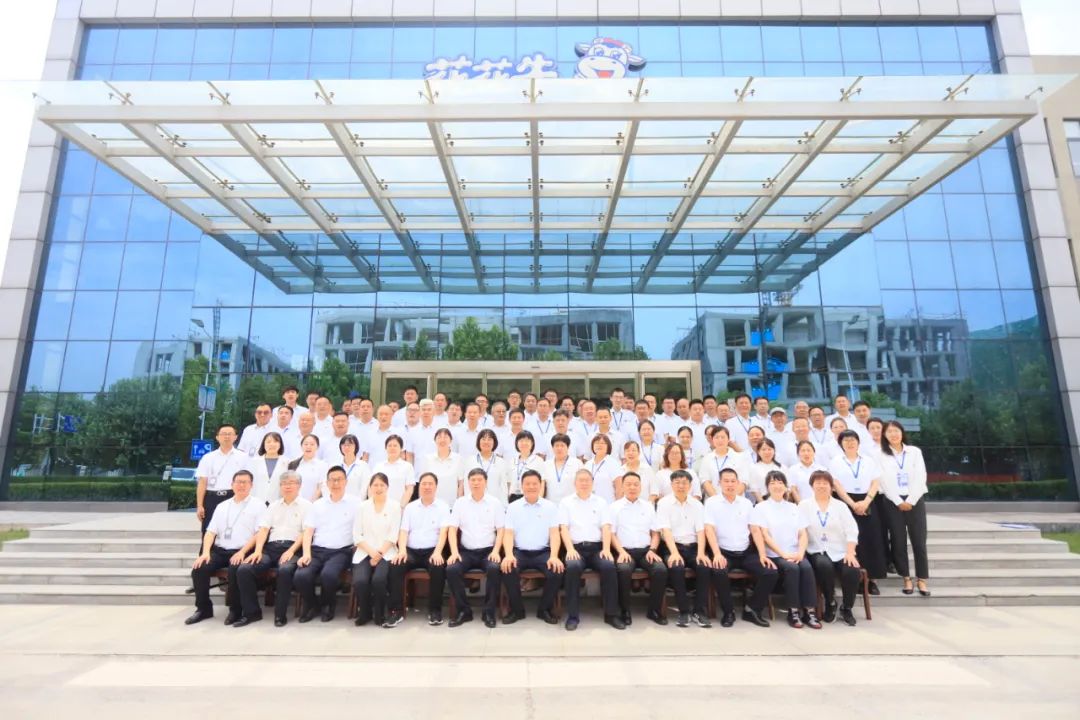 中國共產(chǎn)黨河南花花牛乳業(yè)集團(tuán)股份有限公司第二屆委員會(huì)第二次黨員大會(huì)勝利召開