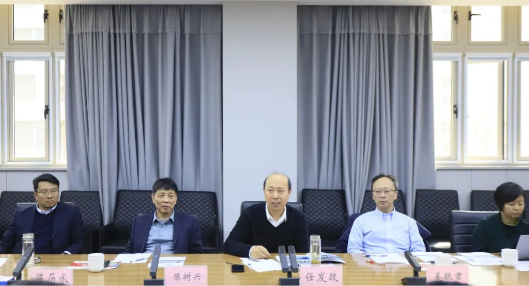 花花牛乳業(yè)集團(tuán)黨委書記、董事長唐洪峰一行赴中原食品實(shí)驗(yàn)室同中國工程院院士、中原食品實(shí)驗(yàn)室主任任發(fā)政座談交流