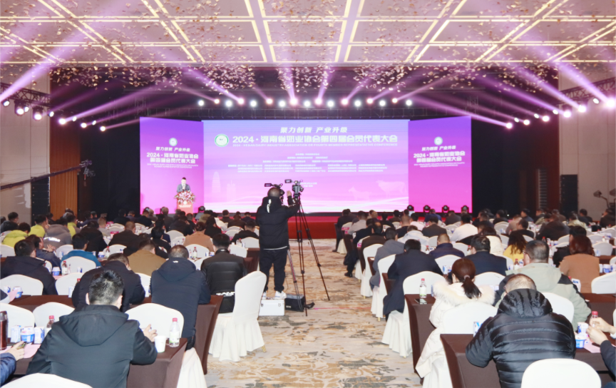 河南奶業(yè)發(fā)展啟航新征程——花花牛乳業(yè)集團(tuán)黨委書記、董事長唐洪峰當(dāng)選河南省奶業(yè)協(xié)會(huì)會(huì)長