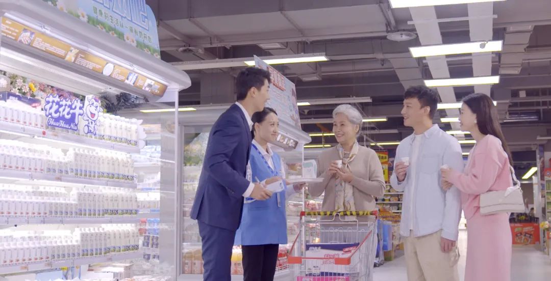 點贊！河南日報要聞02版——報道花花牛乳業(yè)集團鄭州分公司乳制品生產(chǎn)場景，彰顯花花牛乳業(yè)集團發(fā)展新活力