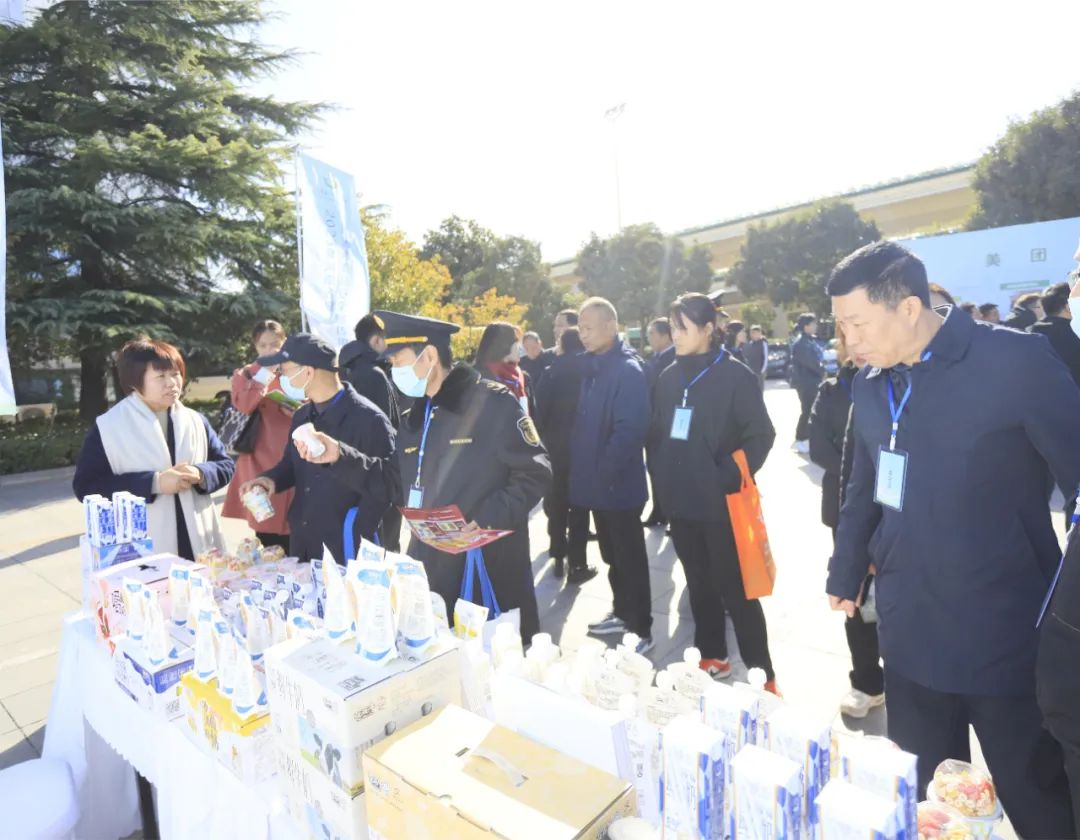 花花牛丨落實(shí)食品生產(chǎn)加工企業(yè)質(zhì)量安全主體責(zé)任，助力人民群眾生活更美好——2023年河南省暨鄭州食品安全宣傳周啟動(dòng)儀式隆重舉行