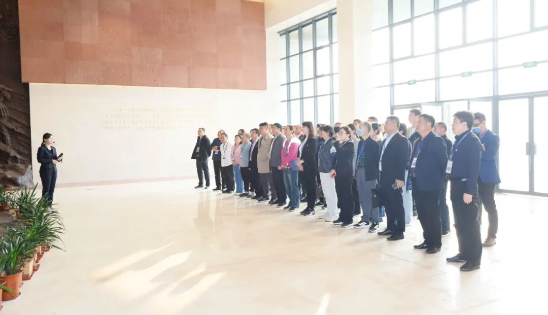 傳承紅色基因·踐行初心使命 | 花花牛乳業(yè)集團黨務(wù)干部赴河南大別山干部學(xué)院開展綜合素質(zhì)提升教育培訓(xùn) 傳承紅色基因·踐行初心使命 | 花花牛乳業(yè)集團黨務(wù)干部赴河南大別山干部學(xué)院開展綜合素質(zhì)提升教育培訓(xùn)