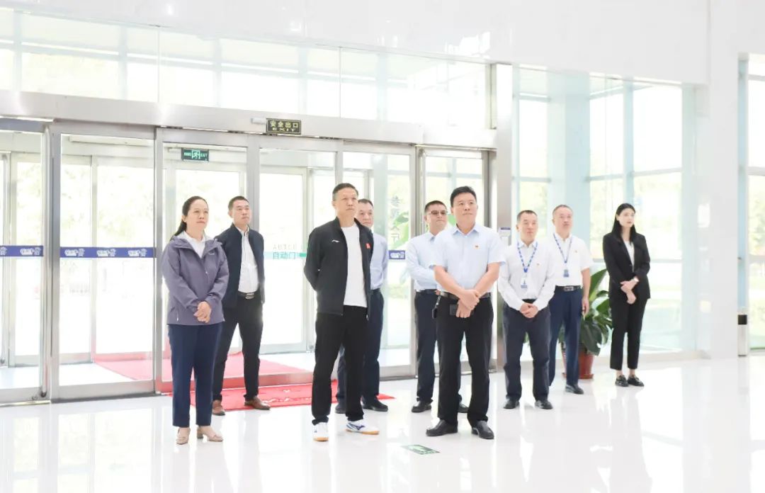 快樂過“雙節(jié)”，安全不放假｜河南農(nóng)投集團(tuán)黨委書記、董事長李曉寰一行蒞臨花花牛乳業(yè)集團(tuán)開展“雙節(jié)”安全生產(chǎn)大檢查活動并慰問一線職工、