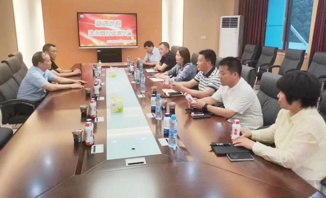 參觀拓思路 交流促發(fā)展 | 集團領(lǐng)導(dǎo)參加中乳協(xié)第二十九次年會暨中國(國際)乳業(yè)技術(shù)博覽會并到江西陽光乳業(yè)參觀座談 參觀拓思路 交流促發(fā)展 | 集團領(lǐng)導(dǎo)參加中乳協(xié)第二十九次年會暨中國(國際)乳業(yè)技術(shù)博覽會并到江西陽光乳業(yè)參觀座談