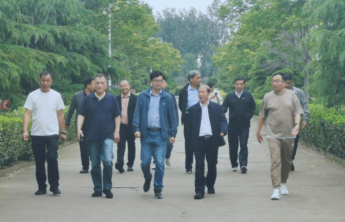 花花牛丨河南農(nóng)業(yè)大學(xué)黨委副書記、校長介曉磊一行蒞臨花花牛河南瑞亞參觀調(diào)研