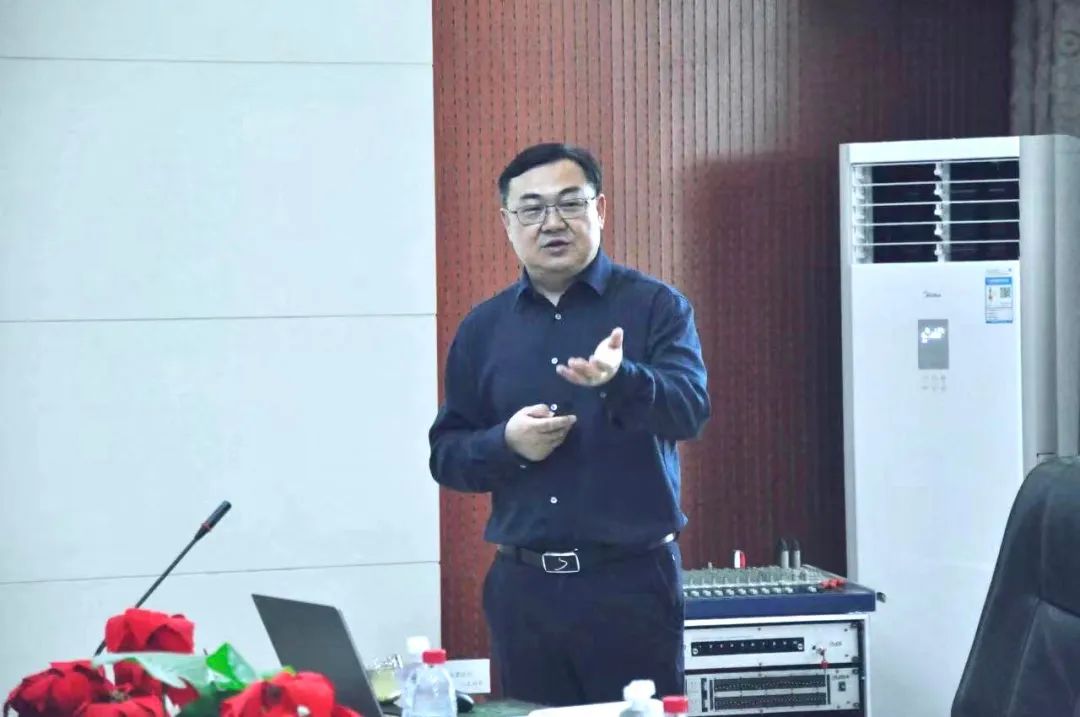 花花牛丨國家奶牛產(chǎn)業(yè)技術(shù)體系首席科學(xué)家、中國農(nóng)業(yè)大學(xué)教授李勝利一行蒞臨花花牛魯山瑞亞參觀調(diào)研