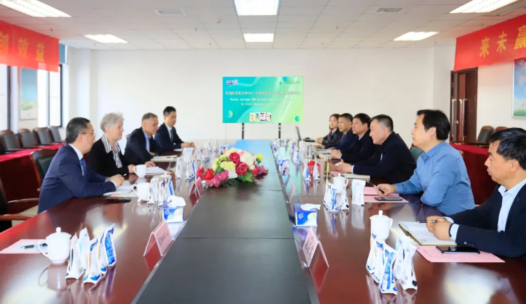 深化合作交流 互信共贏發(fā)展丨瑞典愛(ài)克林公司首席執(zhí)行官 Ms.Marie Samuelsson 一行蒞臨花花牛乳業(yè)集團(tuán)參觀座談 深化合作交流 互信共贏發(fā)展丨瑞典愛(ài)克林公司首席執(zhí)行官 Ms.Marie Samuelsson 一行蒞臨花花牛乳業(yè)集團(tuán)參觀座談