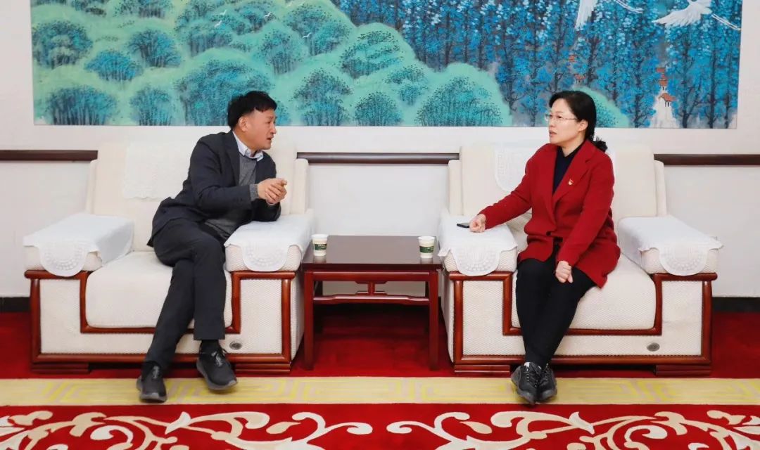 發(fā)揮產(chǎn)業(yè)優(yōu)勢(shì) 助力鄉(xiāng)村振興 | 民權(quán)縣委副書記、縣長(zhǎng)王靜嫻會(huì)見關(guān)曉彥董事長(zhǎng)一行