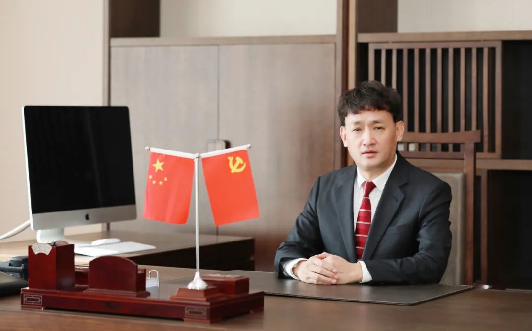 雙雙獲獎 喜事連連｜ 花花牛乳業(yè)集團榮獲“河南省知名品牌”獎，董事長關(guān)曉彥榮膺“2022年度品牌人物”