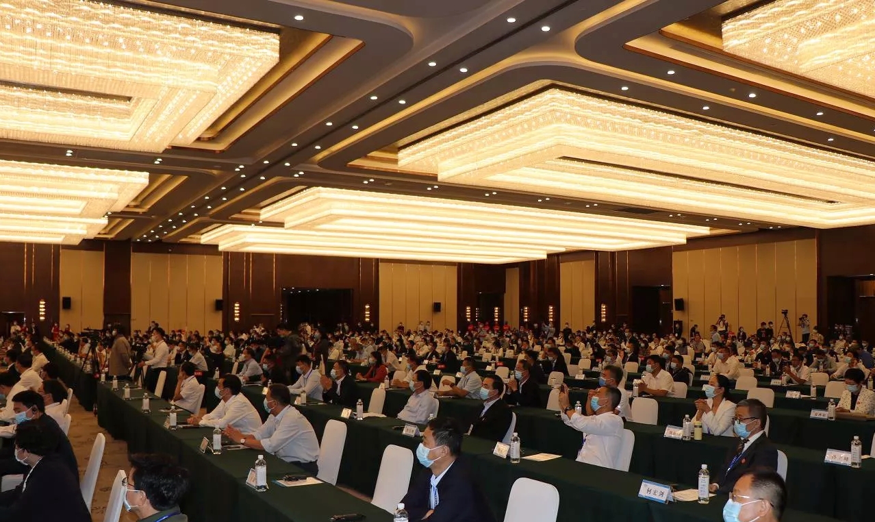 喜報(bào) | 花花牛輕覺(jué)酸奶榮獲第二十四屆中國(guó)農(nóng)產(chǎn)品加工業(yè)投資貿(mào)易洽談會(huì)金質(zhì)產(chǎn)品獎(jiǎng)