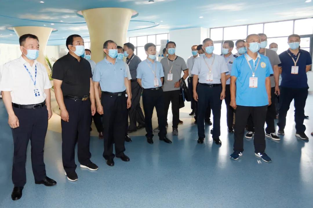 鄭州市安全生產(chǎn)雙重預(yù)防體系建設(shè)現(xiàn)場(chǎng)觀摩會(huì)在花花牛乳業(yè)集團(tuán)鄭州分公司召開(kāi)