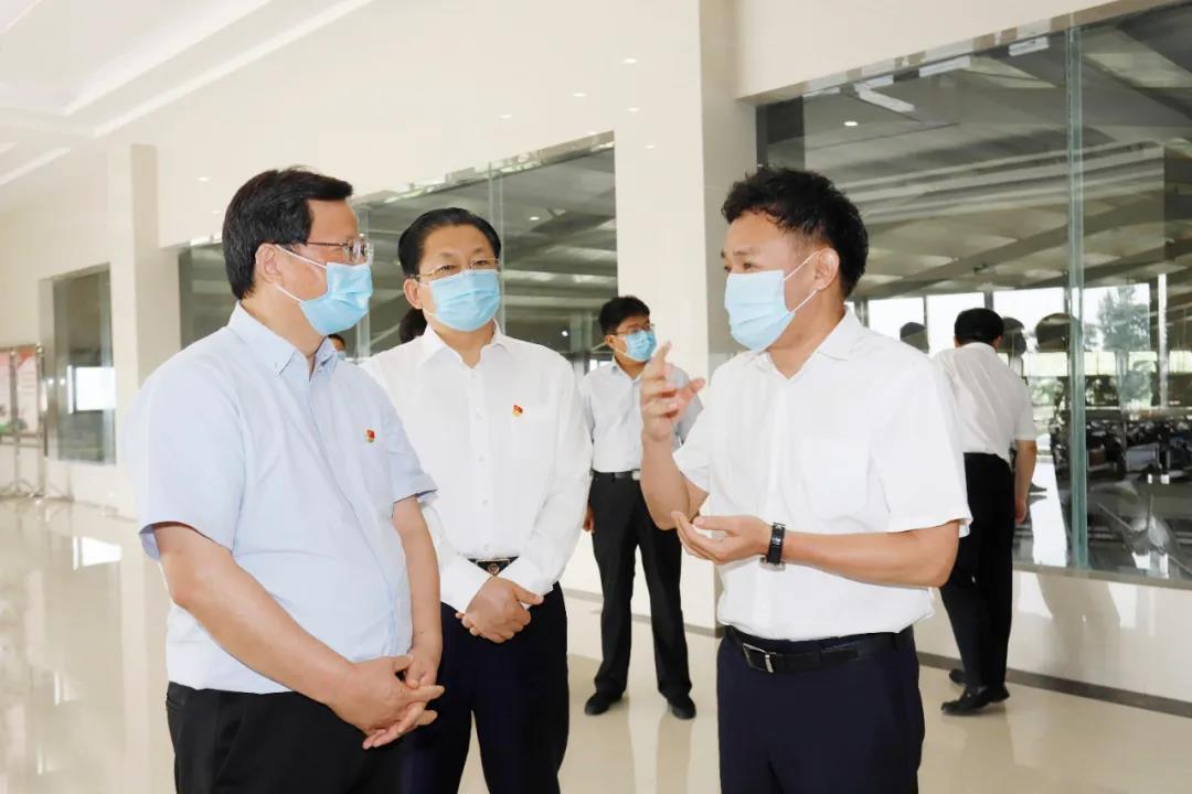 快訊 | 河南省委常委、省紀(jì)委書記、省監(jiān)委主任任正曉蒞臨花花牛乳業(yè)集團(tuán)新蔡瑞亞牧場(chǎng)調(diào)研