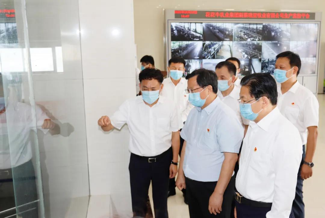 快訊 | 河南省委常委、省紀(jì)委書記、省監(jiān)委主任任正曉蒞臨花花牛乳業(yè)集團(tuán)新蔡瑞亞牧場(chǎng)調(diào)研