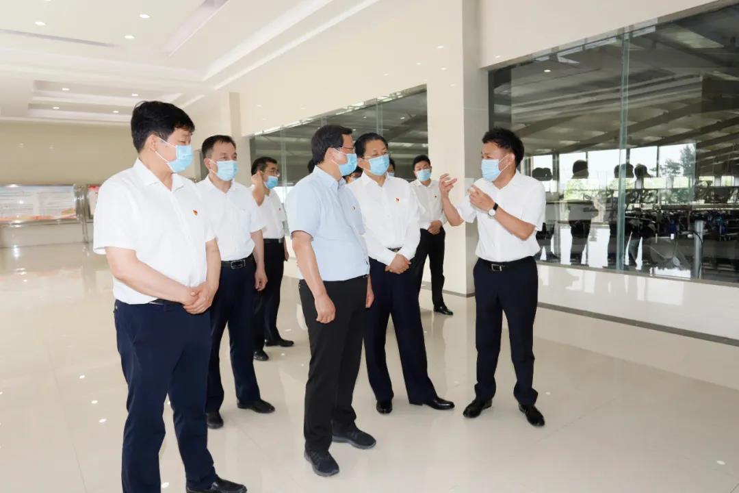 快訊 | 河南省委常委、省紀(jì)委書記、省監(jiān)委主任任正曉蒞臨花花牛乳業(yè)集團(tuán)新蔡瑞亞牧場(chǎng)調(diào)研