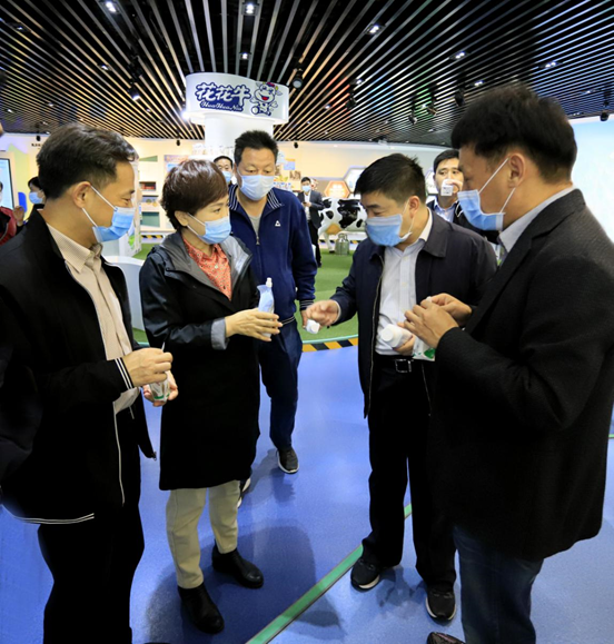 鄭州市人大副主任孫黎、市政府副市長(zhǎng)李喜安一行 蒞臨花花牛開(kāi)展“三送一強(qiáng)”活動(dòng)