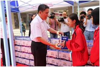 “健康中原，牛奶伴您行——花花牛乳業(yè)集團2018中國小康牛奶行動” 公益助學啟動儀式隆重舉行