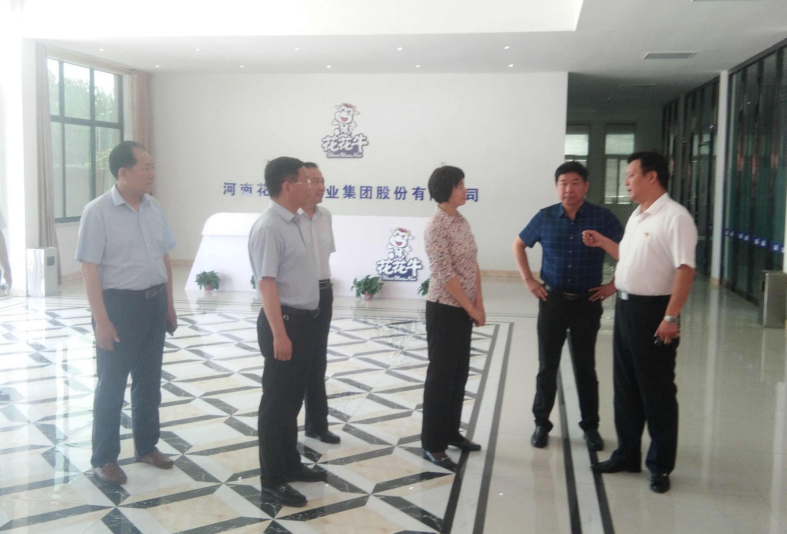 駐馬店市委常委、統(tǒng)戰(zhàn)部長(zhǎng)姚新文 蒞臨花花牛乳業(yè)集團(tuán)總部調(diào)研