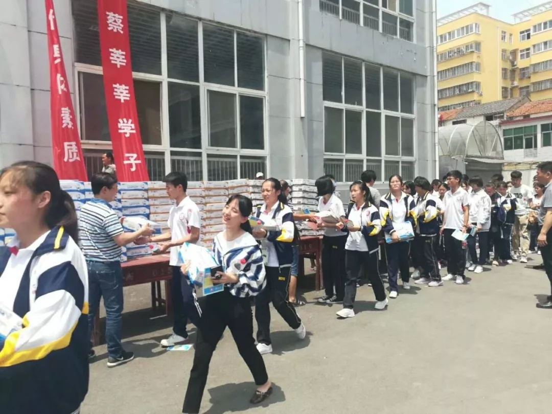 花花牛|捐助教育100萬元！做公益，我們是認(rèn)真的！