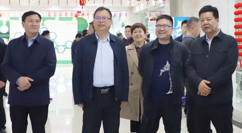 花花牛丨駐馬店市遂平縣政協(xié)黨組書記、主席張衛(wèi)東一行蒞臨花花牛魯山瑞亞牧場參觀