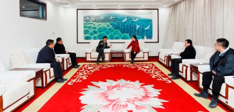 發(fā)揮產(chǎn)業(yè)優(yōu)勢 助力鄉(xiāng)村振興 | 民權縣委副書記、縣長王靜嫻會見關曉彥董事長一行