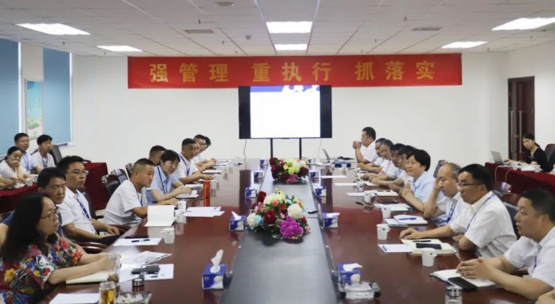 勇?lián)姑な卣齽?chuàng)新｜花花牛乳業(yè)集團(tuán)召開營銷、養(yǎng)殖及飼料月度經(jīng)營工作會(huì)議