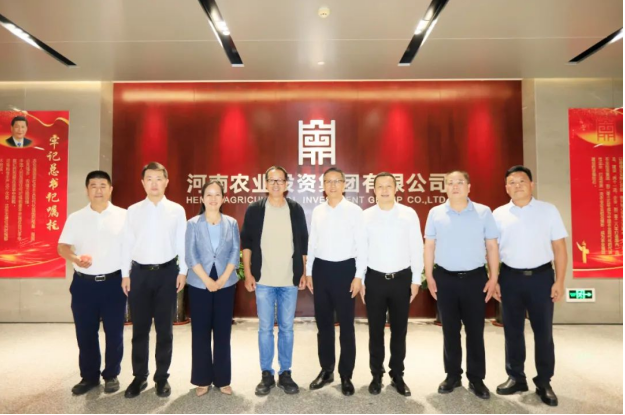 東方甄選俞敏洪先生到訪河南農(nóng)投集團(tuán)，品嘗花花牛產(chǎn)品并給予高度評(píng)價(jià)